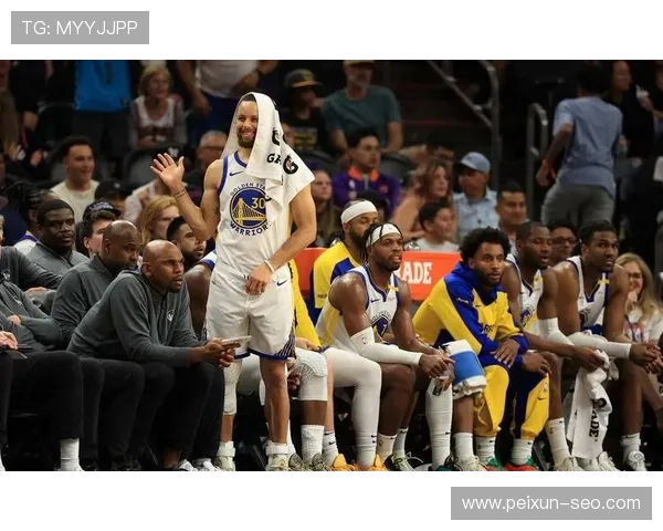 库里砍下28分带领勇士击败太阳队 展现强大攻防表现