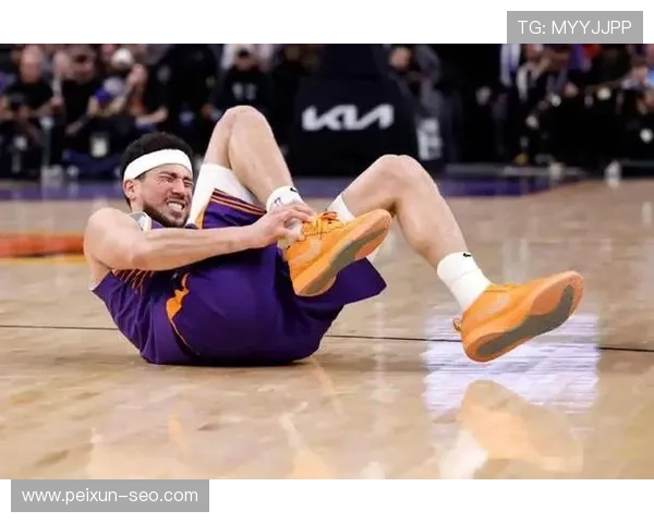 布克首节突破海斯防守时受伤乔丹奥特透露伤退原因 布克首节突破海斯防守时受伤乔丹奥特透露伤退原因